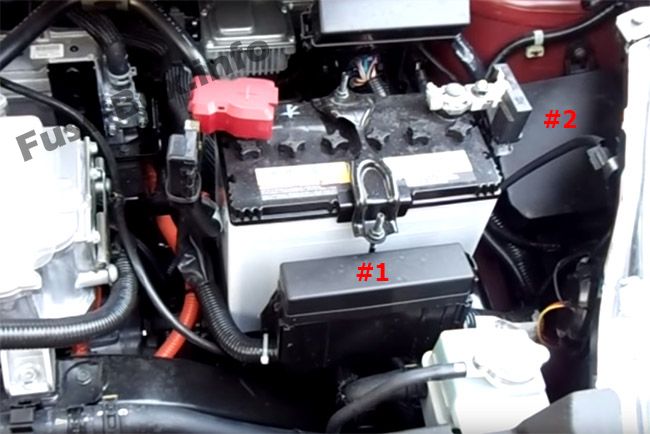 Расположение предохранителей в моторном отсеке: Nissan Leaf (2010-2017)