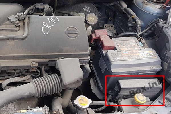 Расположение предохранителей в моторном отсеке: Nissan Micra / март (2003-2010)