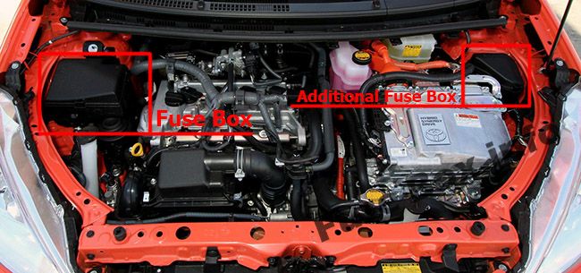 Расположение предохранителей в моторном отсеке: Toyota Prius C (2012-2017)