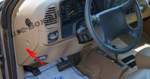 Расположение предохранителей в салоне: Chevrolet Tahoe (1995, 1996, 1997, 1998, 1999)