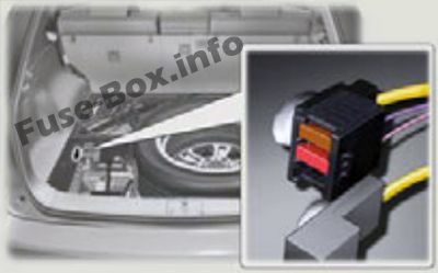Расположение предохранителей в багажнике: Lexus RX 450h (2010-2015)