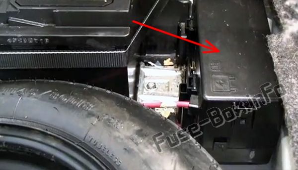 Расположение предохранителей в багажнике: Chrysler 300 / 300C (2005, 2006, 2007, 2008, 2009, 2010)