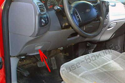 Расположение предохранителей в салоне: Ford F-250 / F-350 / F-450 / F-550 (1997, 1998, 1999, 2000, 2001)