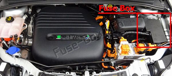 Расположение предохранителей в моторном отсеке: Ford Focus Electric 2012-2018 гг.