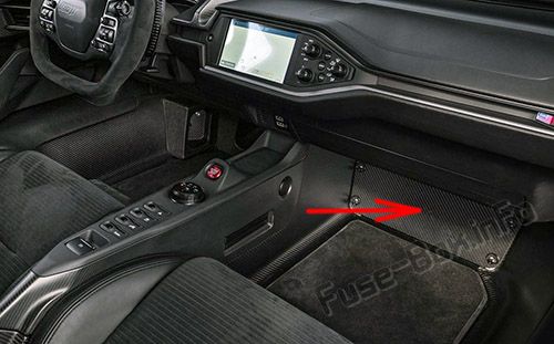 Расположение предохранителей в салоне: Ford GT (2017, 2018, 2019)