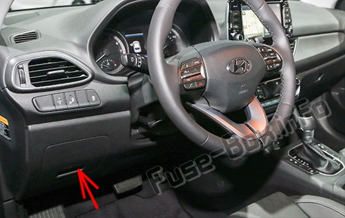 Расположение предохранителей в салоне: Hyundai Elantra GT (2018, 2019)