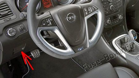 Расположение предохранителей в салоне (LHD): Opel / Vauxhall Zafira Tourer C (2011-2017)