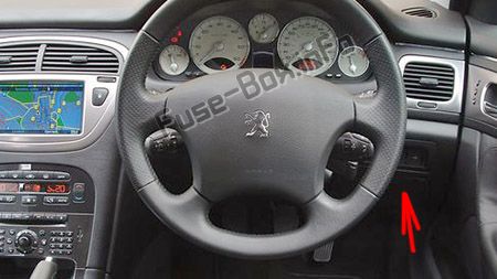 Расположение предохранителей в салоне (RHD): Peugeot 607 (2000-2010)