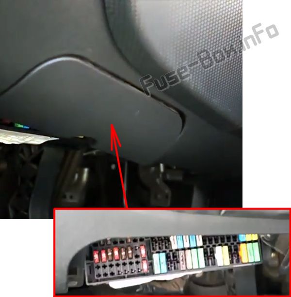 Расположение предохранителей в салоне: SEAT Altea (2005-2015)