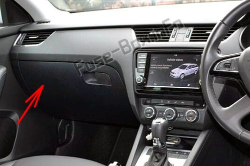 Расположение предохранителей в салоне (RHD): Skoda Octavia (2017, 2018, 2019 -...)