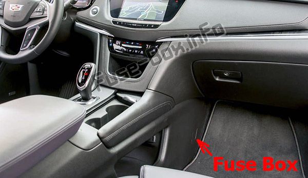 Расположение предохранителей в салоне: Cadillac XT5