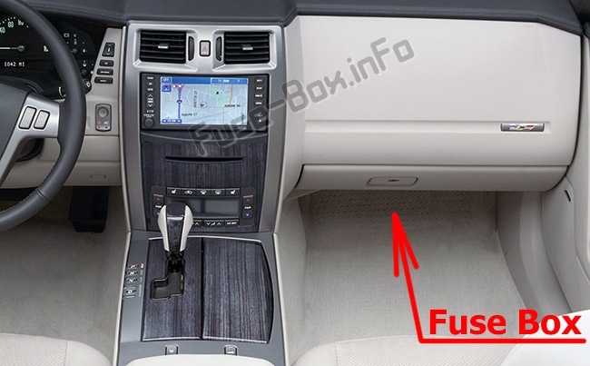 Расположение предохранителей в салоне: Cadillac XLR (2004-2009)