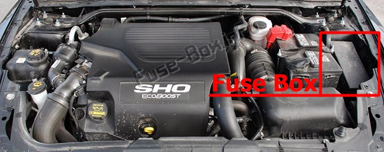 Расположение предохранителей в моторном отсеке: Ford Taurus (2010-2012 гг.)